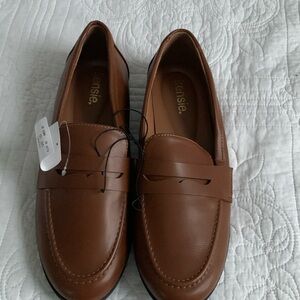 NWT Kensie Brown Loafers